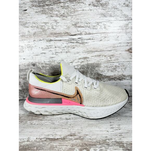 Women's Nike React Infinity Run Flyknit Trainers Platinum Tint/Pink Blast Sz 8 - Picture 2 of 11